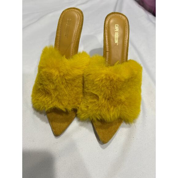 Pre Owned Yellow Cape Robbin Heels for Women Size 9 - Picture 1 of 5